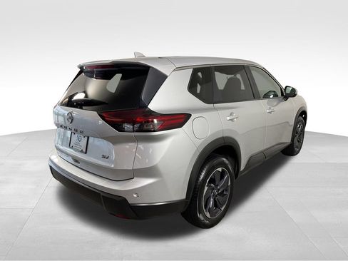 Used 2024 Nissan Rogue SV FWD image 9