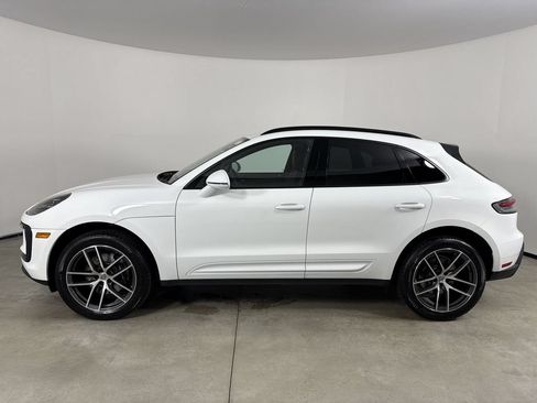 Certified 2025 Porsche Macan AWD/4WD image 2