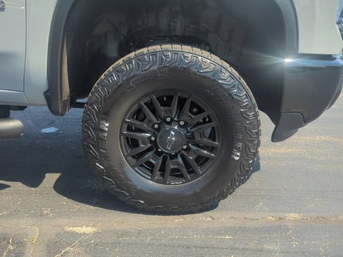 Certified 2025 Chevrolet Silverado 2500 ZR2 w/ Technology Package AWD/4WD image 12