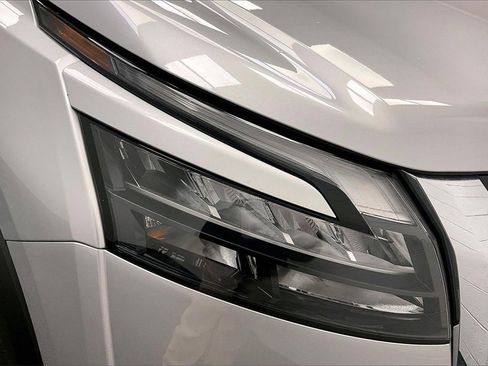 Certified 2025 Nissan Pathfinder SV image 25