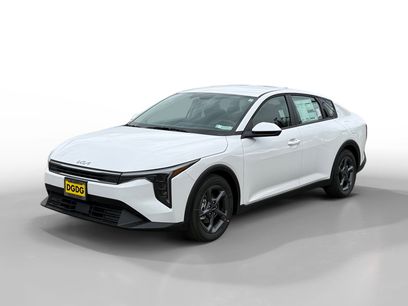 New 2025 Kia K4 LXS