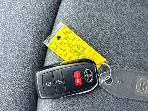 Used 2024 Toyota Corolla Cross XLE image 26