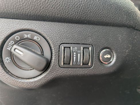 Used 2016 Dodge Challenger SXT RWD image 21