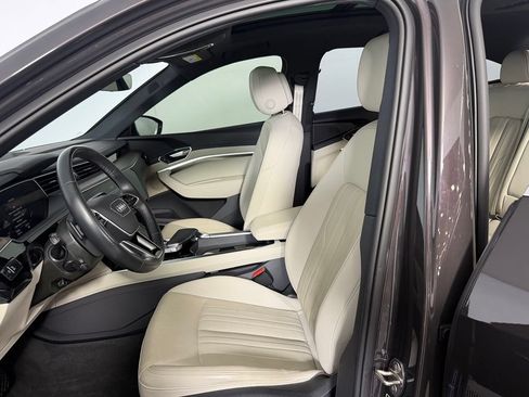 Used 2024 Audi Q8 e-tron Premium Plus w/ Premium Plus Package AWD/4WD image 19