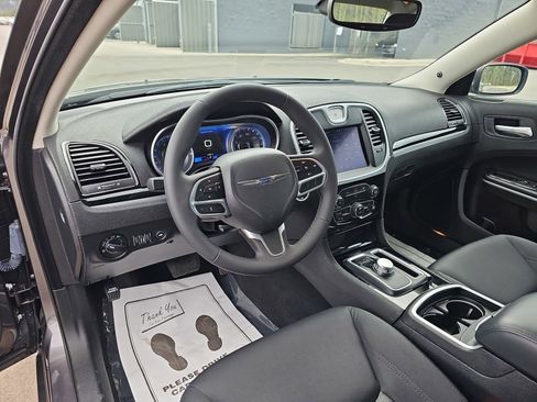 Used 2023 Chrysler 300 Touring RWD image 18