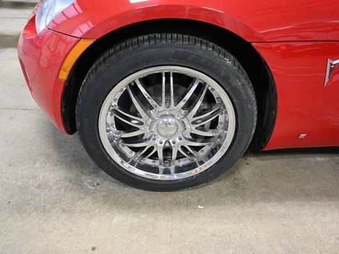 Used 2007 Pontiac Solstice Base w/ Premium Package image 25