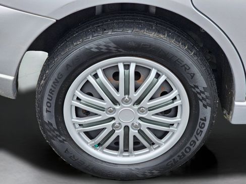 Used 2005 Ford Focus ZX5 Hatchback image 24