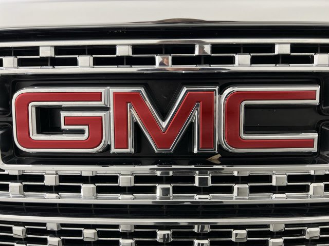 Used 2018 GMC Sierra 2500 Denali w/ Duramax Plus Package AWD/4WD image 29
