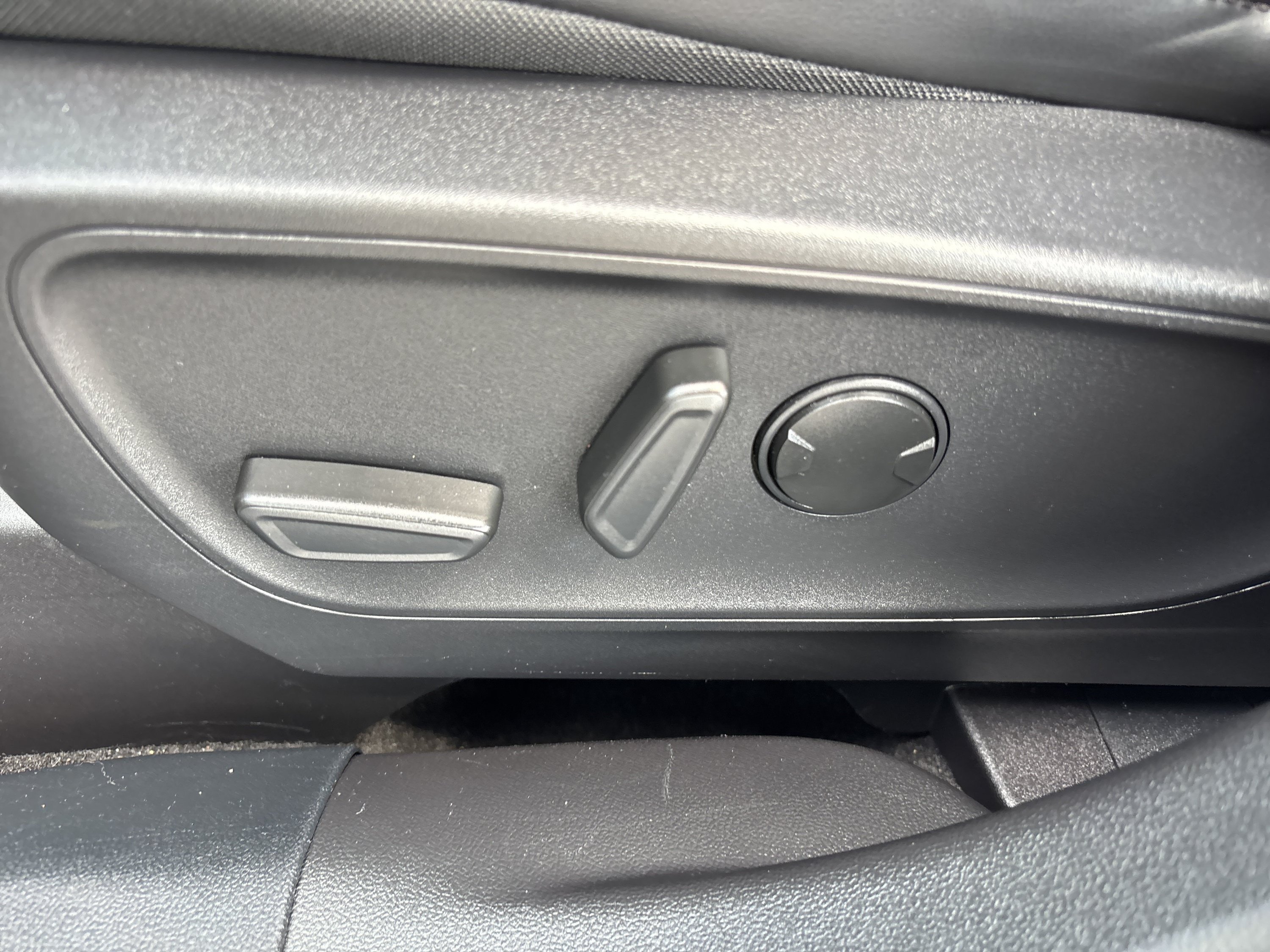 Used 2025 Ford Escape ST-Line AWD/4WD image 13