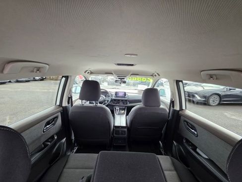 Used 2023 Nissan Rogue SV image 12