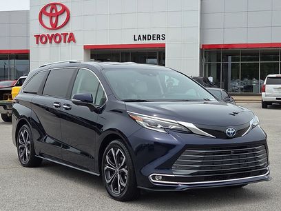 Used 2025 Toyota Sienna Platinum