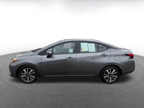 Used 2025 Nissan Versa SV image 9