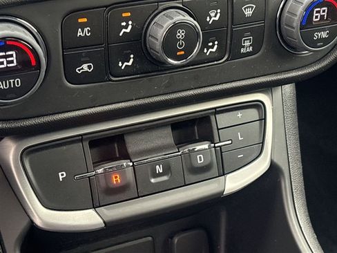 Used 2024 GMC Terrain SLE w/ Driver Convenience Package FWD image 15