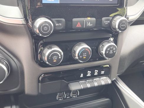 New 2026 RAM 1500 Express AWD/4WD image 17