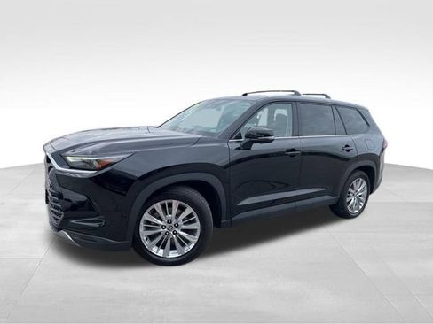 Used 2024 Toyota Grand Highlander AWD image 3