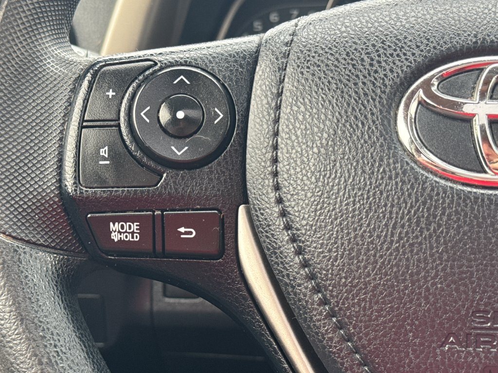 Used 2015 Toyota RAV4 XLE AWD/4WD image 19