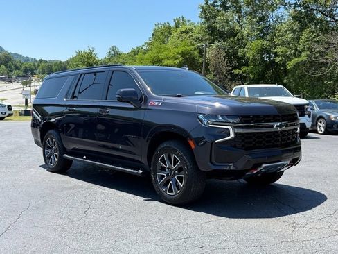 Used 2022 Chevrolet Suburban Z71 w/ Luxury Package AWD/4WD image 2