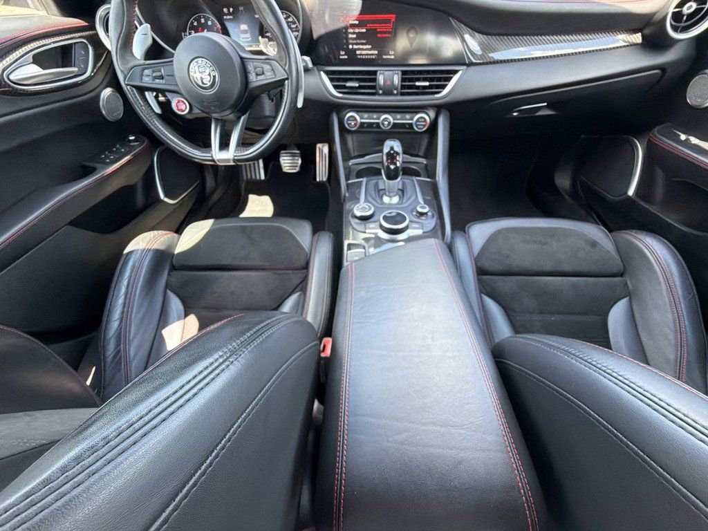 Used 2017 Alfa Romeo Giulia Quadrifoglio RWD image 22