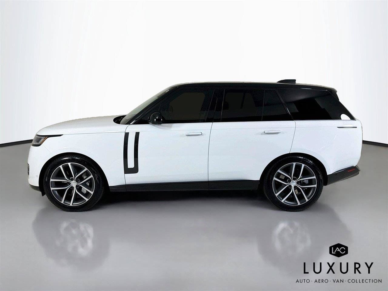 Used 2024 Land Rover Range Rover SE AWD/4WD image 9