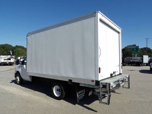 Used 2024 Ford E-350 and Econoline 350 Super Duty w/ Power Windows & Locks Group RWD image 4