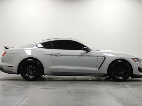 Used 2017 Ford Mustang Shelby GT350 w/ Convenience Package RWD image 3