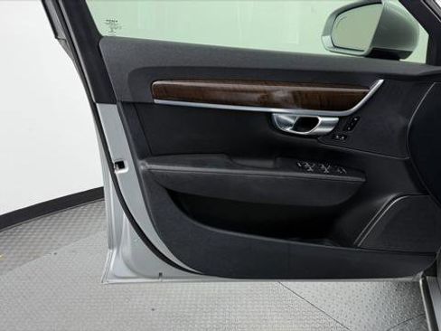 Used 2018 Volvo S90 T5 Momentum w/ Convenience Package FWD image 13