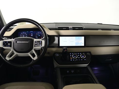 Used 2020 Land Rover Defender 110 SE image 4