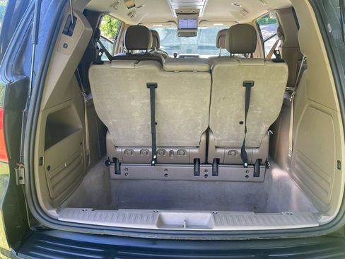 Used 2012 Volkswagen Routan SE FWD image 21