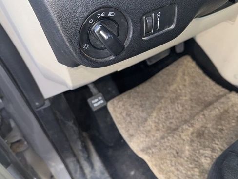 Used 2016 Dodge Grand Caravan SXT FWD image 13