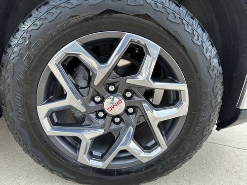 Used 2024 GMC Sierra 1500 SLT w/ SLT Premium Package AWD/4WD image 21