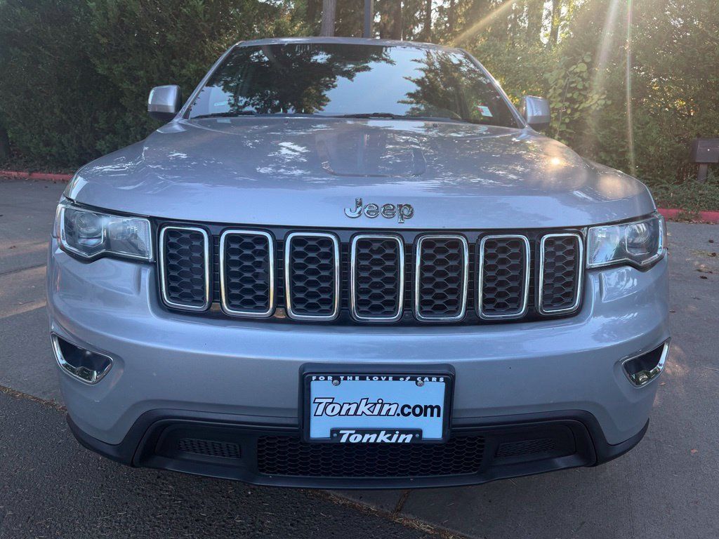 Used 2017 Jeep Grand Cherokee Laredo AWD/4WD image 9
