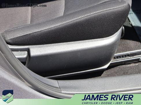 Used 2024 Nissan Sentra SV FWD image 10