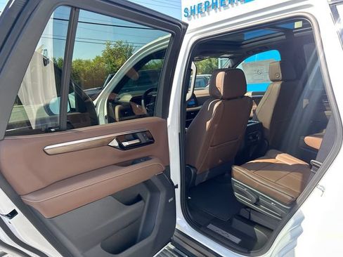 Used 2025 Chevrolet Tahoe High Country AWD/4WD image 30