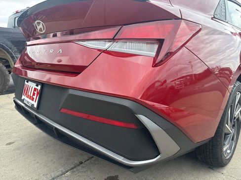 Used 2025 Hyundai Elantra Sport image 16