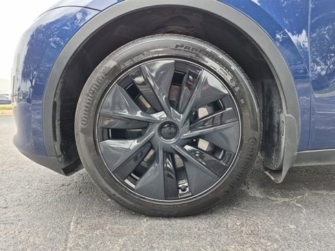 Used 2024 Tesla Model Y Long Range AWD/4WD image 24