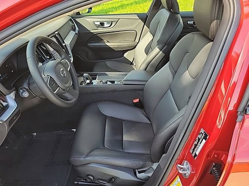 Used 2023 Volvo S60 B5 Core image 13