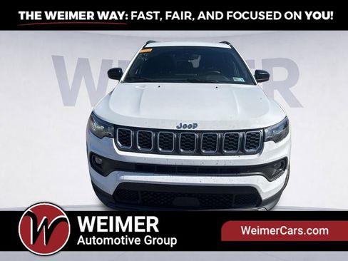 Used 2024 Jeep Compass Latitude AWD/4WD image 2