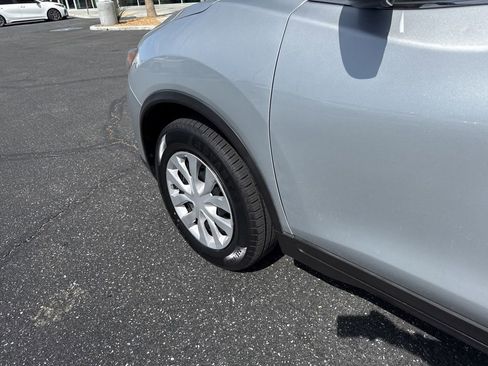 Used 2016 Nissan Rogue S AWD/4WD image 10
