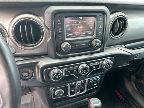 Used 2020 Jeep Gladiator Sport w/ Quick Order Package 24S AWD/4WD image 16