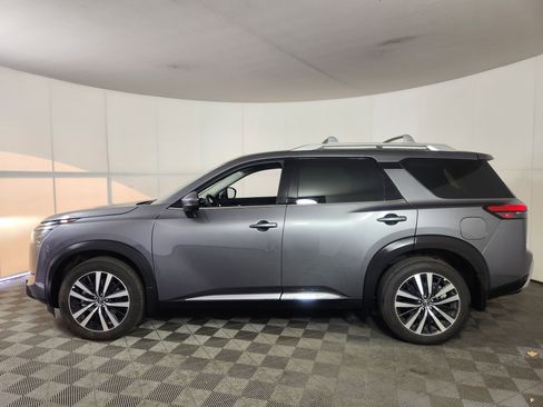 Used 2025 Nissan Pathfinder Platinum image 4