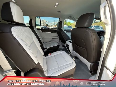 Used 2024 GMC Acadia Denali image 18