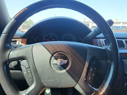 Used 2009 Chevrolet Tahoe LT w/ Luxury Package AWD/4WD image 12
