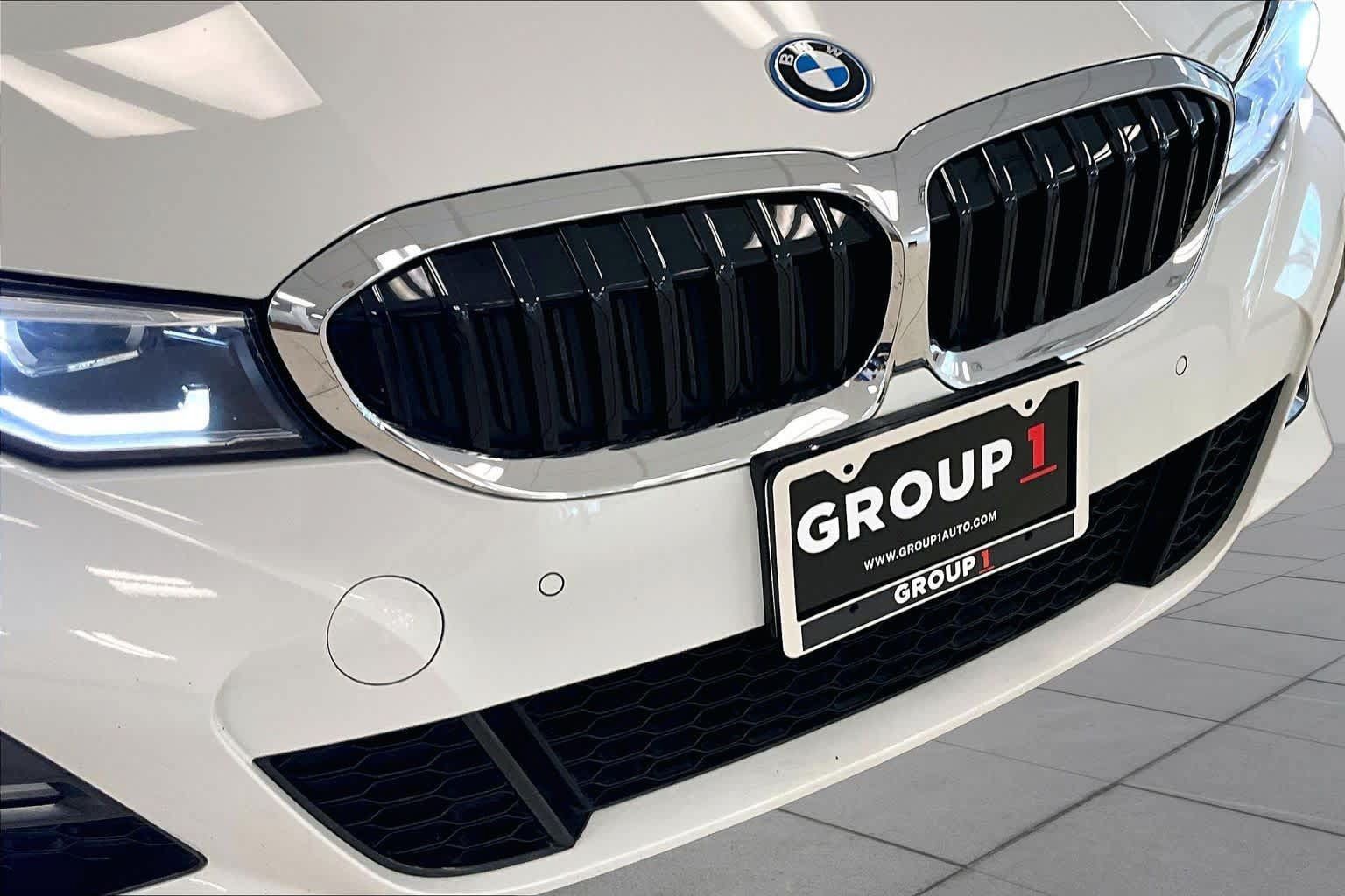 Used 2022 BMW 330e w/ M Sport Package RWD image 28