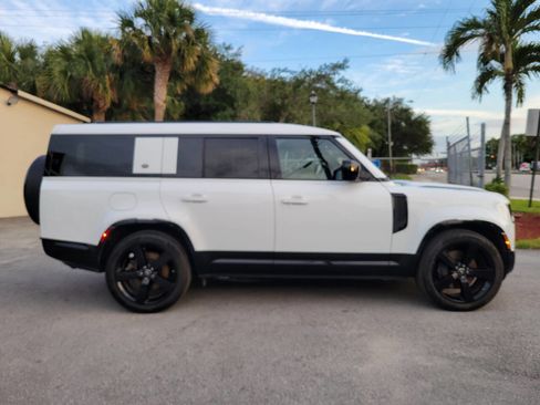 Used 2024 Land Rover Defender 130 X-Dynamic SE image 4