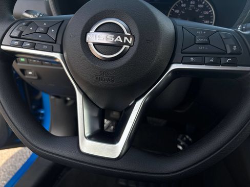 Used 2025 Nissan Sentra SV FWD image 27