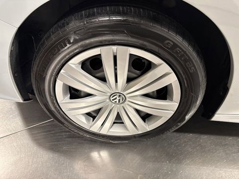 Used 2017 Volkswagen Jetta S w/ Jetta S Cold Weather Package FWD image 2