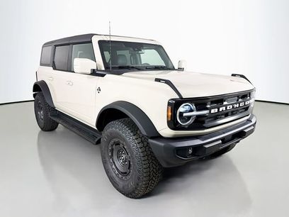 New 2025 Ford Bronco Outer Banks w/ Sasquatch Package