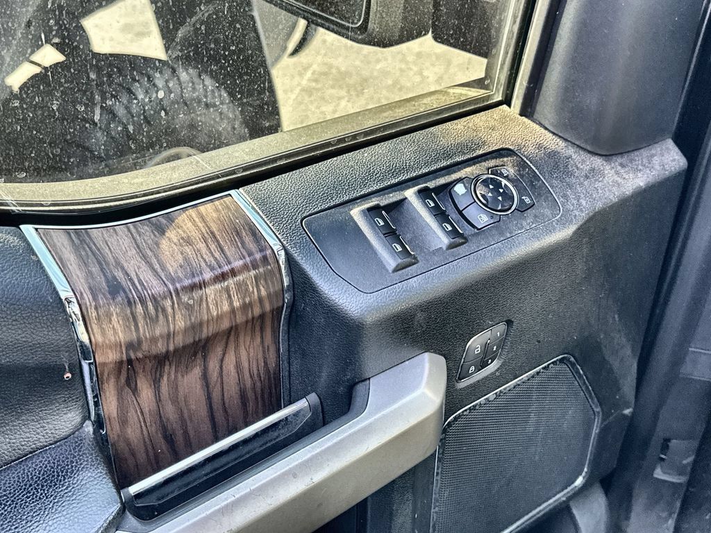 Used 2019 Ford F150 Lariat RWD image 4