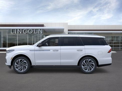 New 2026 Lincoln Navigator Premiere AWD/4WD image 3