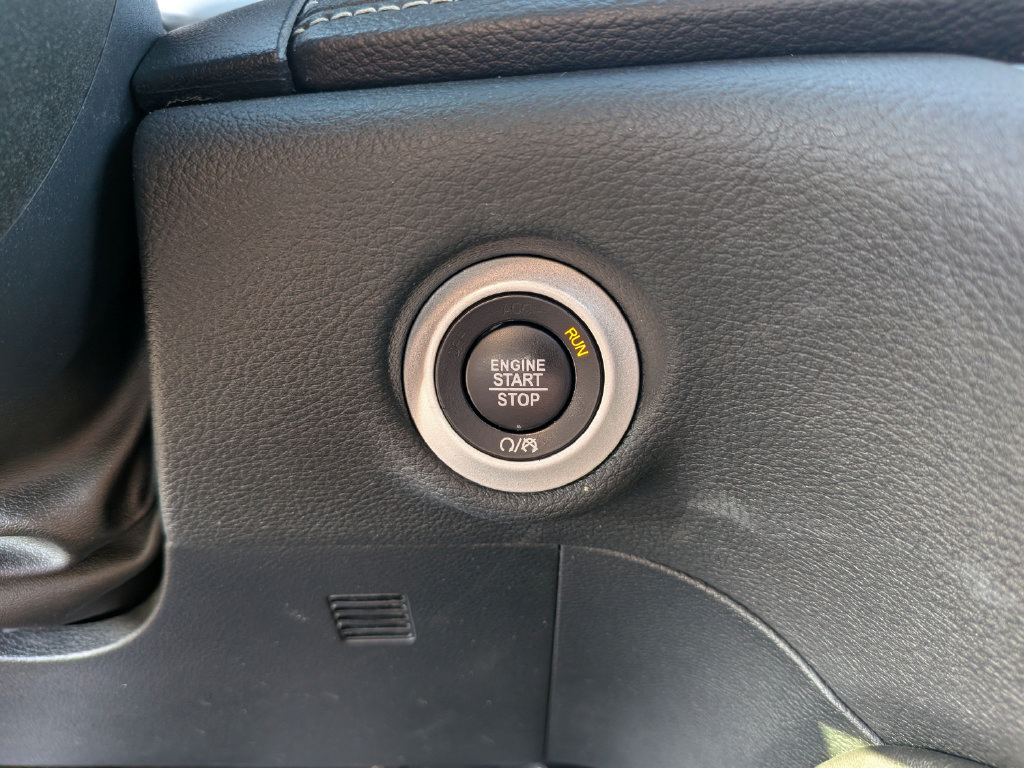 Used 2025 Chrysler Pacifica Limited FWD image 28